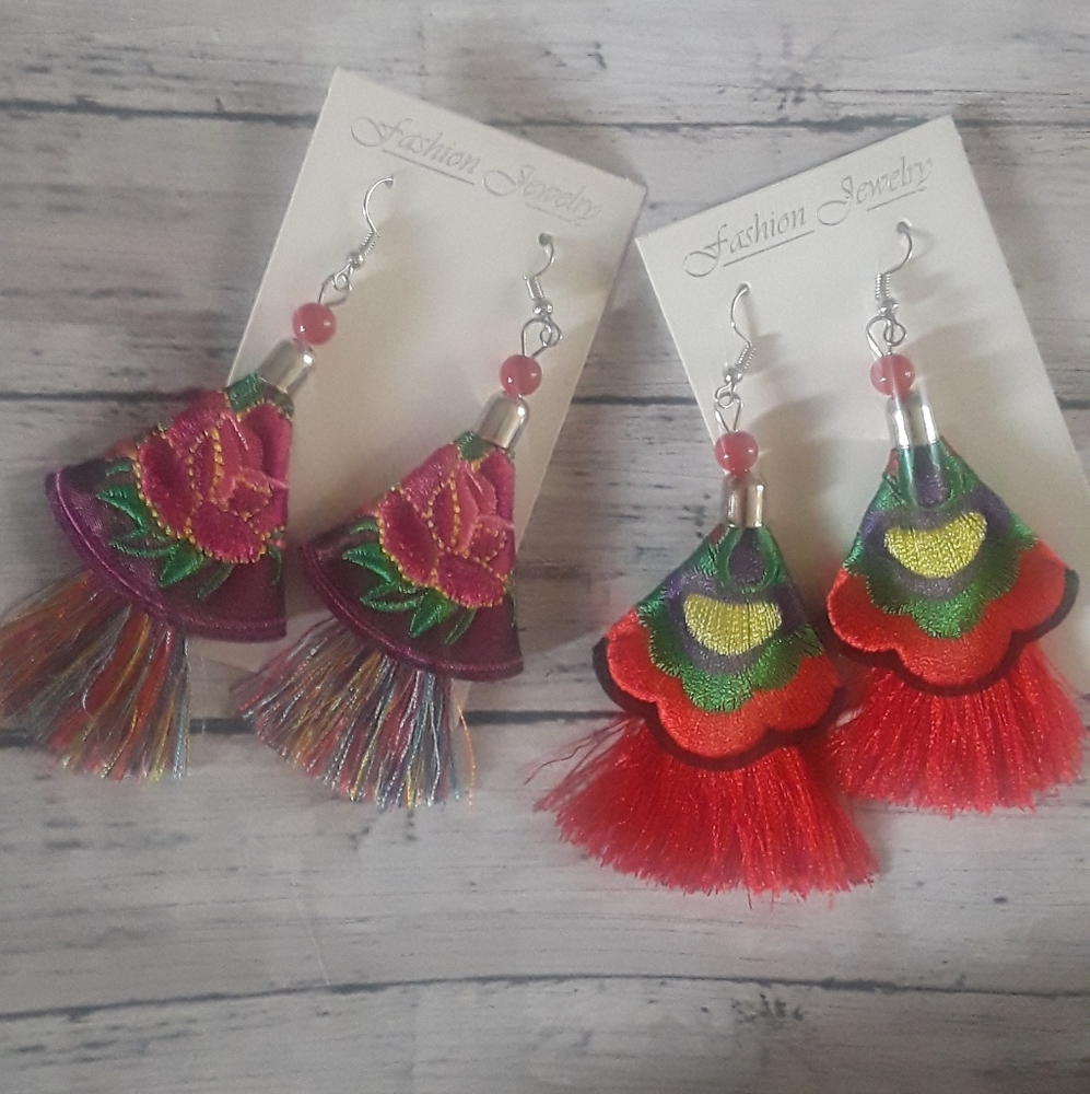 2 pair of earrings flower embroidered